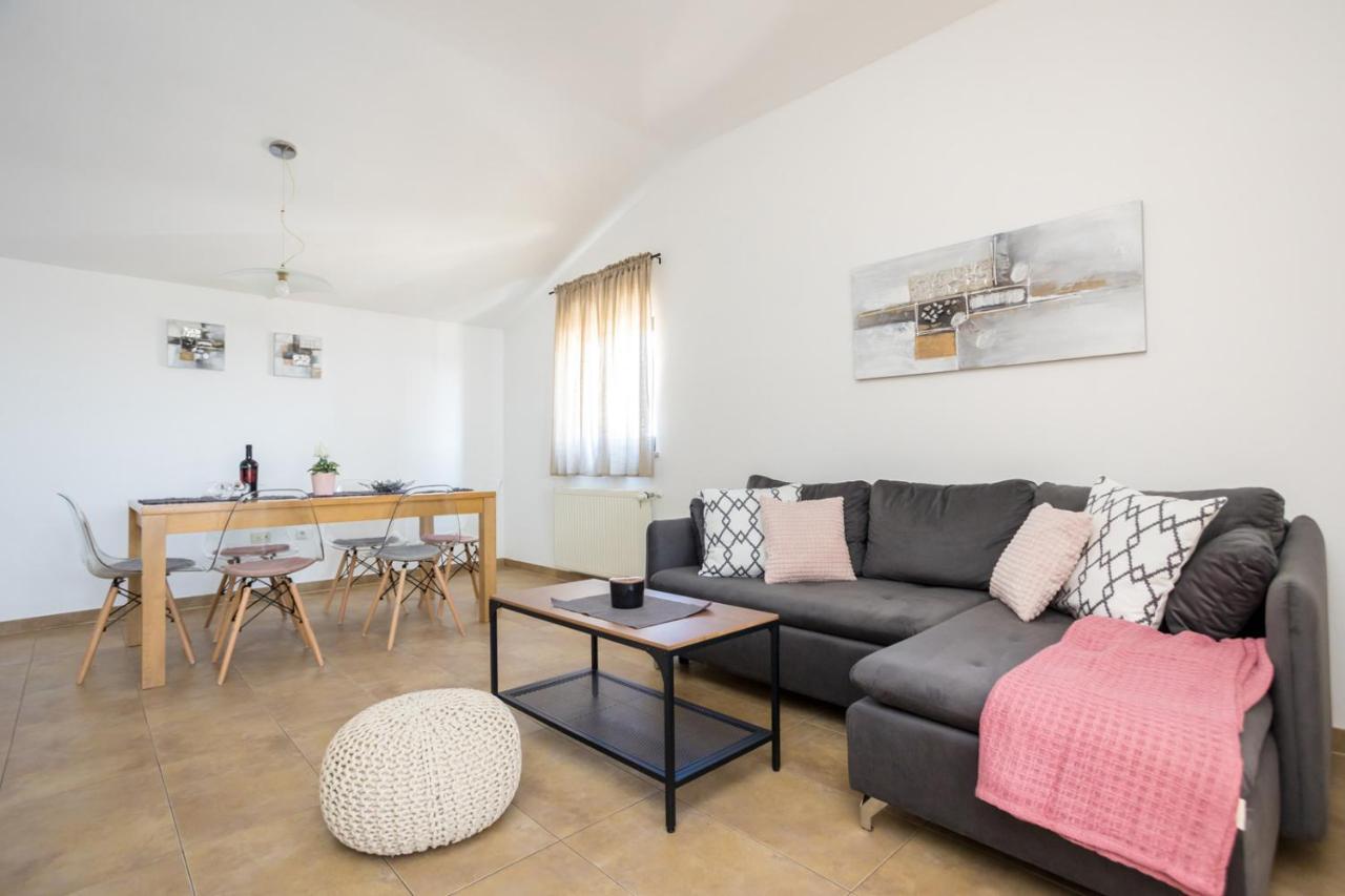 Apartmani Beba Omišalj Eksteriør bilde